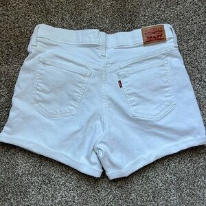 Levi's Women's Classic White Mid Length Denim Jean Shorts Size 31